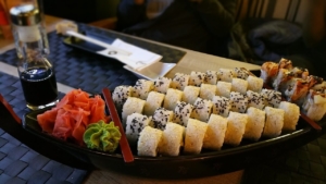 sushi richtig essen und servieren